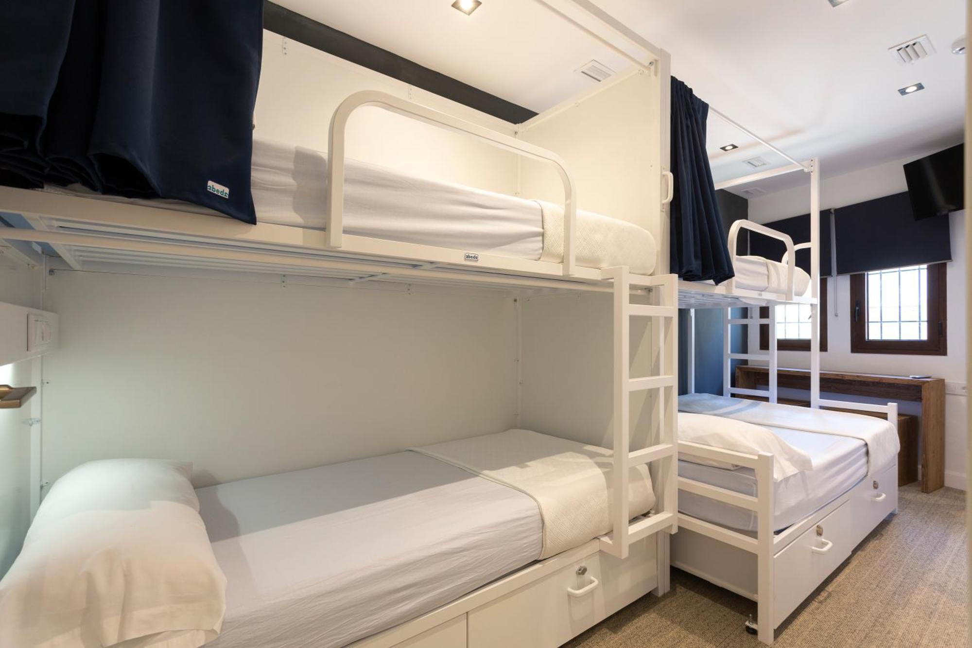 Malaga Stop Hostel Ab מראה חיצוני תמונה