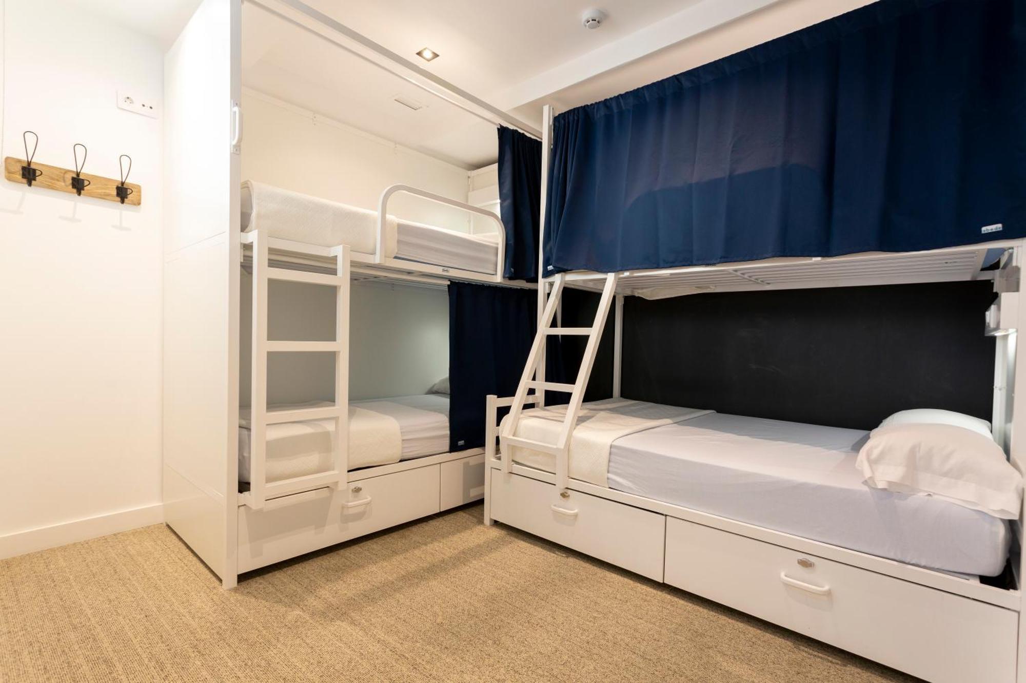 Malaga Stop Hostel Ab מראה חיצוני תמונה