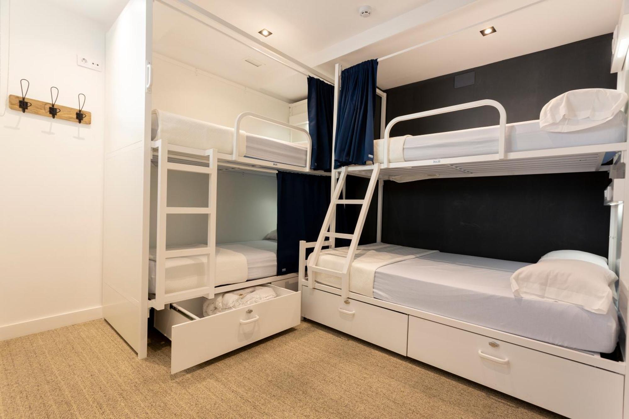 Malaga Stop Hostel Ab מראה חיצוני תמונה