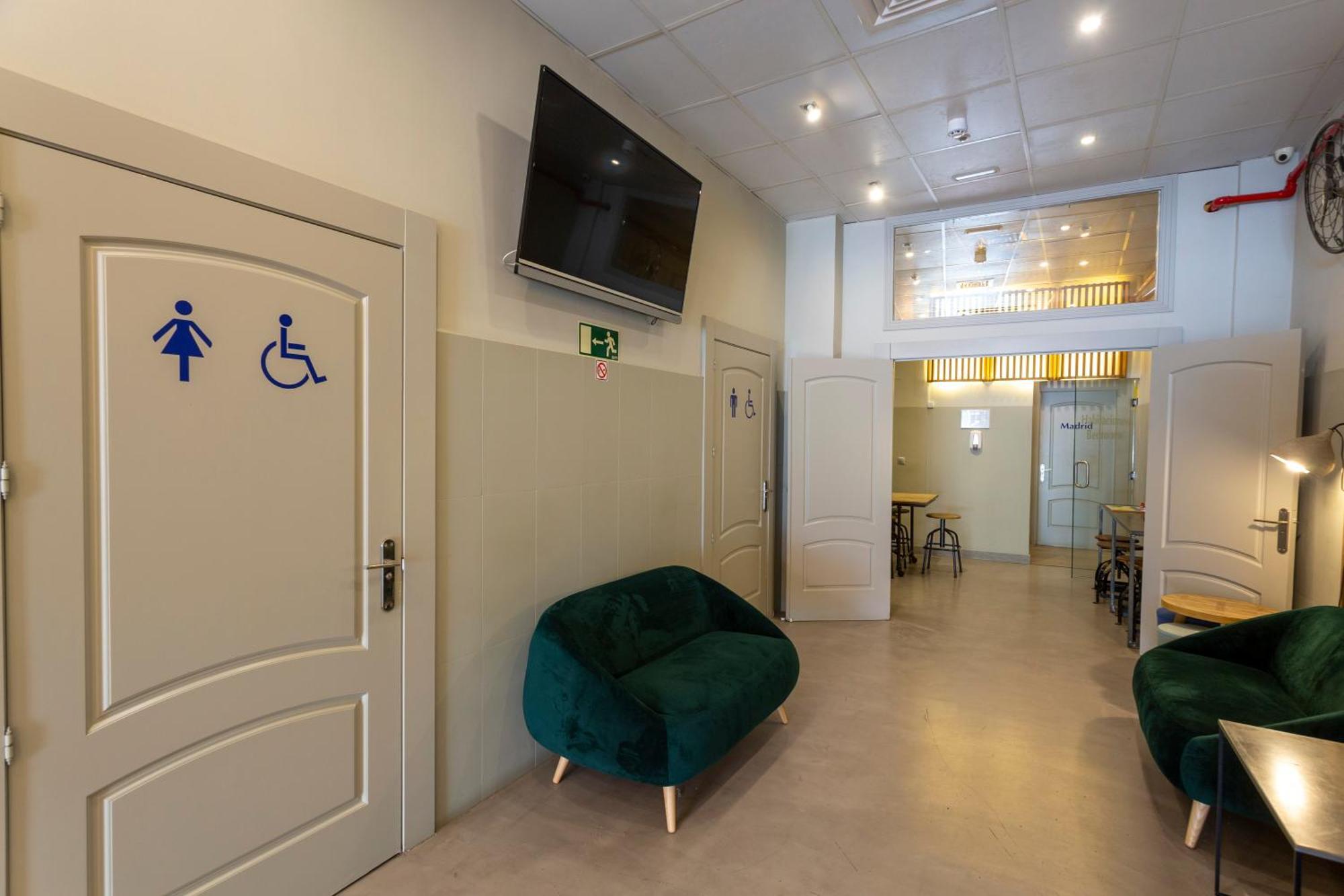 Malaga Stop Hostel Ab מראה חיצוני תמונה