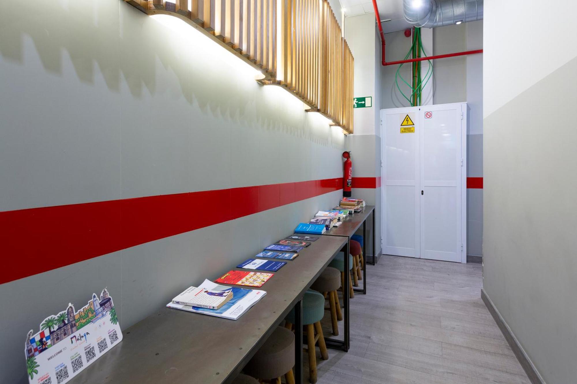 Malaga Stop Hostel Ab מראה חיצוני תמונה