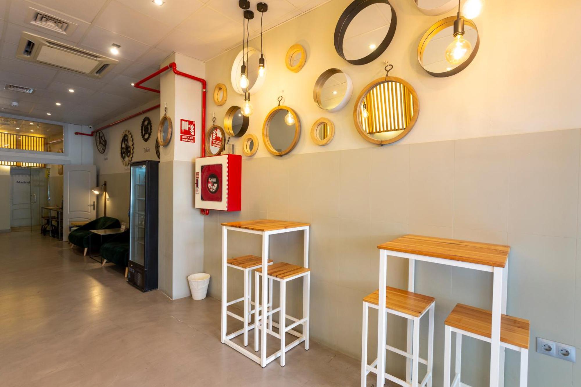 Malaga Stop Hostel Ab מראה חיצוני תמונה