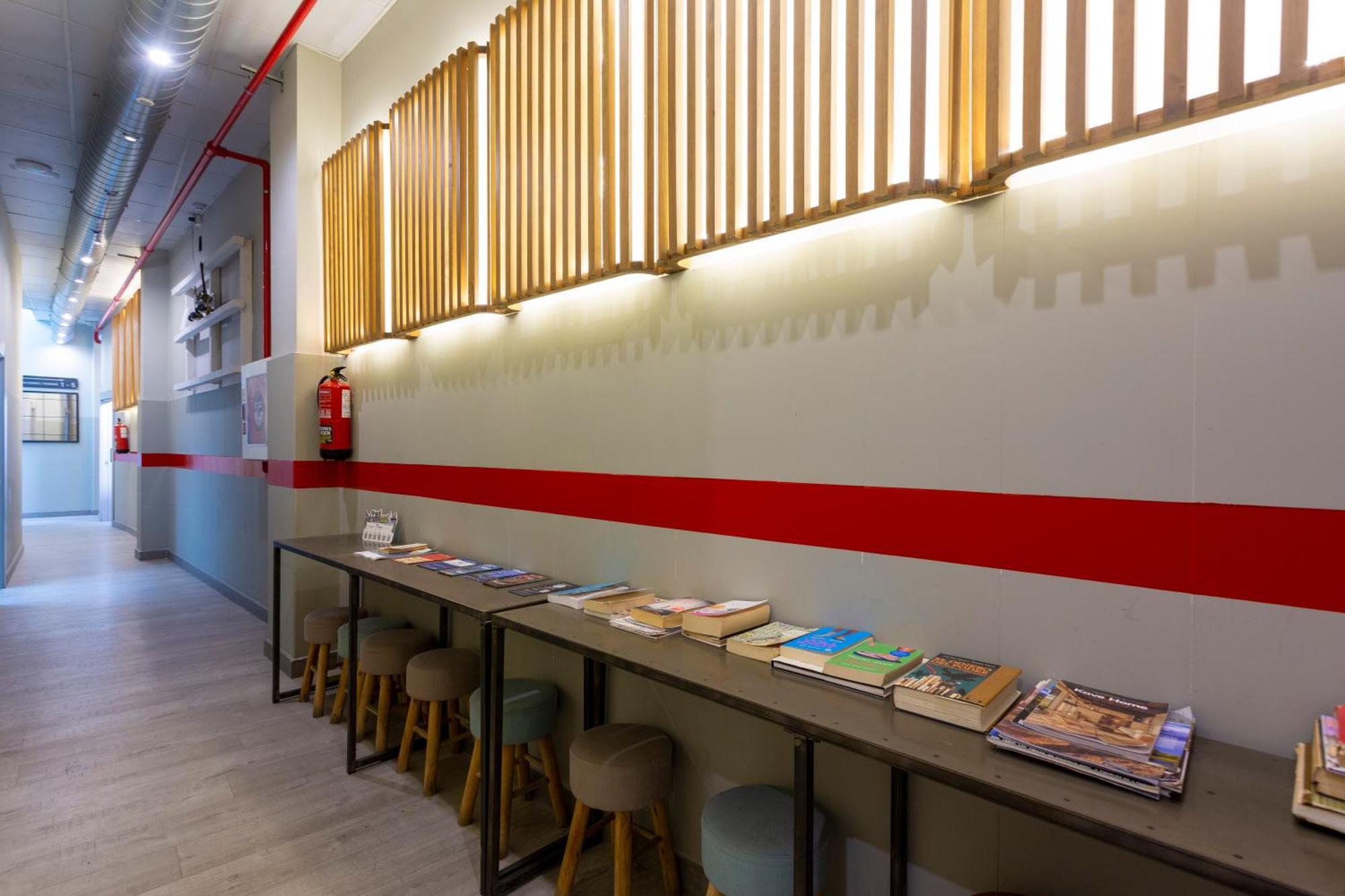 Malaga Stop Hostel Ab מראה חיצוני תמונה