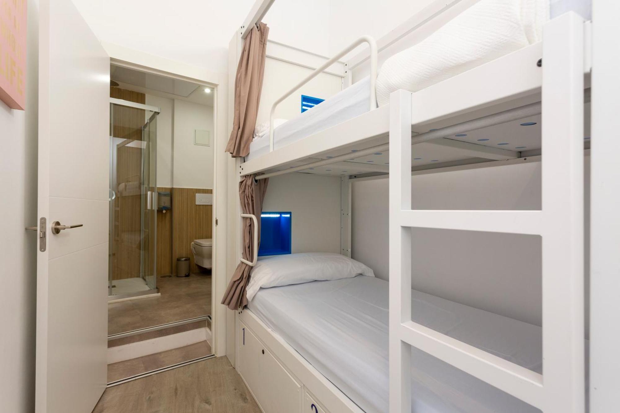 Malaga Stop Hostel Ab מראה חיצוני תמונה