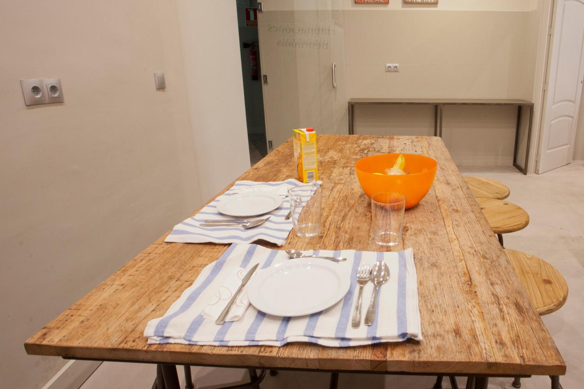 Malaga Stop Hostel Ab מראה חיצוני תמונה