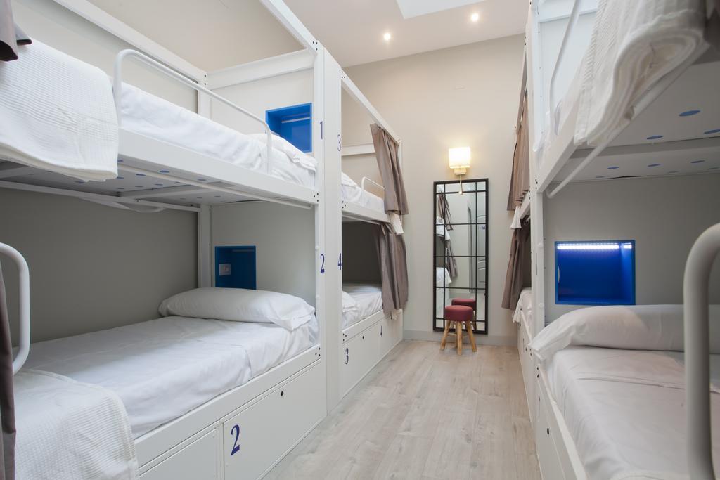 Malaga Stop Hostel Ab מראה חיצוני תמונה